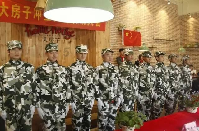 救援受困的小恐龙
